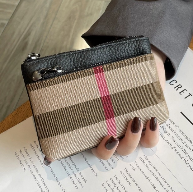 Πορτοφόλι κερμάτων από μαλακό βοδινό δέρμα, με ριγέ σχέδιο, διπλής κατεύθυνσης φερμουάρ, μεγάλη χωρητικότητα, επένδυση πολυεστέρα