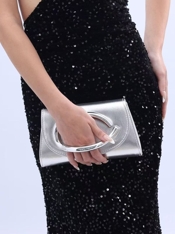 PU box clutch torba, vodoravni kvadratni oblik, magnetsko zatvaranje, podstava od poliestera, pretinac za ID, ljeto 2025