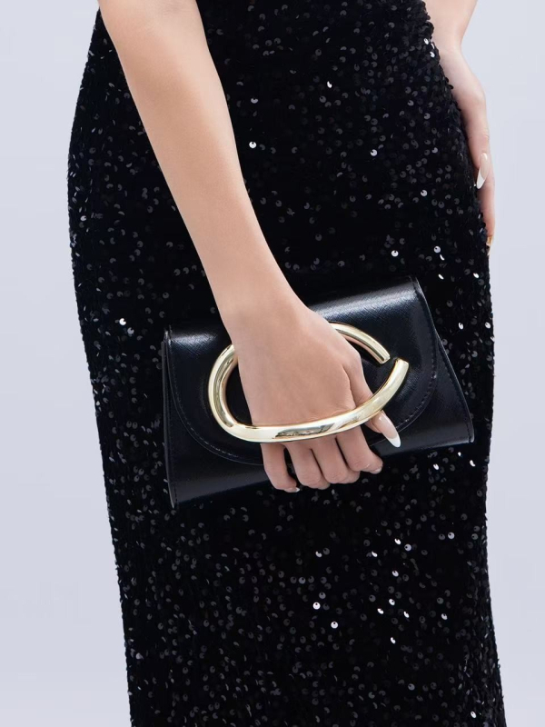 PU box clutch torba, vodoravni kvadratni oblik, magnetsko zatvaranje, podstava od poliestera, pretinac za ID, ljeto 2025