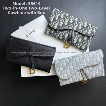 Pravá kožená peňaženka s retiazkou a monogramom – dva v jednom clutch, mestský štýl, jar 2025.