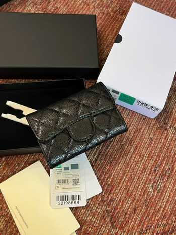 Портфейл за карти и монетник от естествена кожа, кожа от първи слой, диамантено-шевиран модел, подплата полиестер-памук, изключително лек, пролет 2025