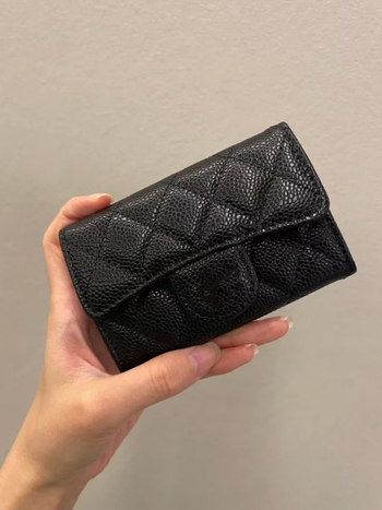 Портфейл за карти и монетник от естествена кожа, кожа от първи слой, диамантено-шевиран модел, подплата полиестер-памук, изключително лек, пролет 2025