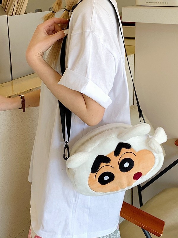 Plušasti crossbody novčanik sa Shin-chan likom — najlon materijal, ovalni oblik, zatvarač, džep za mobitel, jednostruki remen