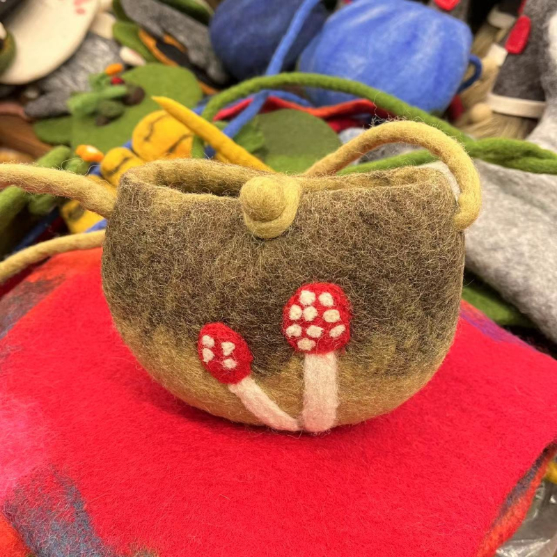 Geantă mică din fetru, în stil bucket bag, pentru utilizare zilnică, design proaspăt și drăguț, sezon iarnă 2023