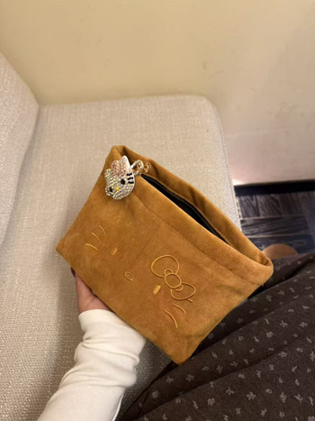 Geantă cosmetică din suede cu imprimeu Hello Kitty, capacitate mare, căptușeală poliester, închidere cu fermoar