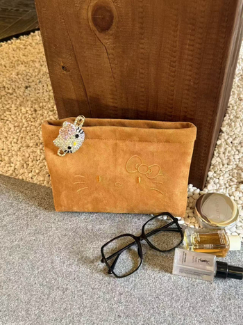 Geantă cosmetică din suede cu imprimeu Hello Kitty, capacitate mare, căptușeală poliester, închidere cu fermoar