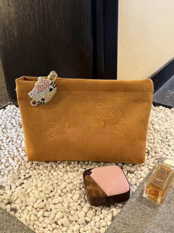 Geantă cosmetică din suede cu imprimeu Hello Kitty, capacitate mare, căptușeală poliester, închidere cu fermoar