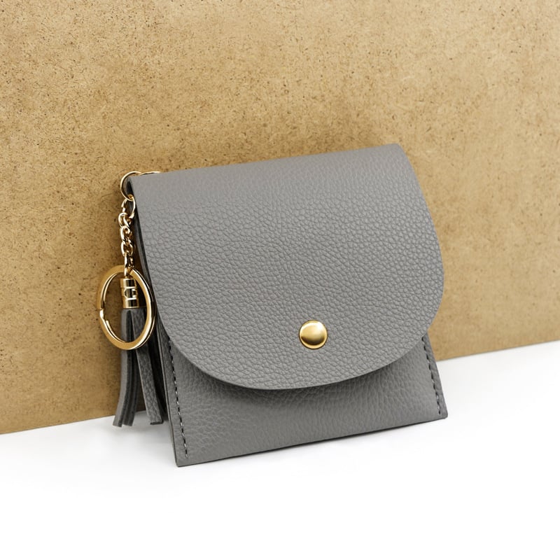 Дамски къс портфейл с пискюл и държач за карти, clutch стил (Разширение, PVC, синтетична кожа вътрешна подплата, Свеж и сладък стил, ежедневна употреба)