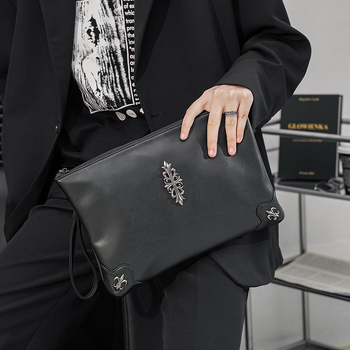 Muški PU clutch s rivet detaljima, lagan i izdržljiv, pogodan za 10-inčni prijenosnik, poliester podstava