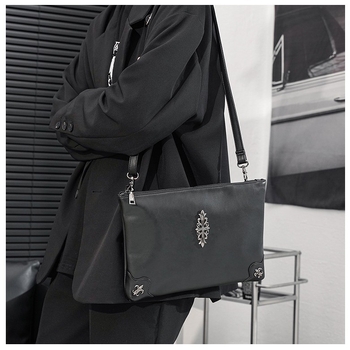 Muški PU clutch s rivet detaljima, lagan i izdržljiv, pogodan za 10-inčni prijenosnik, poliester podstava