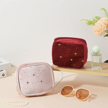 Τσαντάκι καλλυντικών σε σχήμα κοριτσιού, βελούδινο εξωτερικό, γεωμετρικό μοτίβο, επένδυση από πολυεστέρα, κλείσιμο με φερμουάρ, βάρος 52 g (Βελούδινο εξωτερικό; Γεωμετρικό μοτίβο; Πολυεστερική επένδυση; Φερμουάρ; Βάρος 52 g)