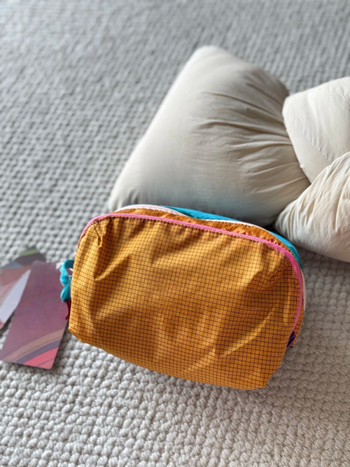 Nylon utazótáska válltáskaként és kozmetikai neszesszer, vízálló, laza utazási stílus, poliészter bélés, uniszex