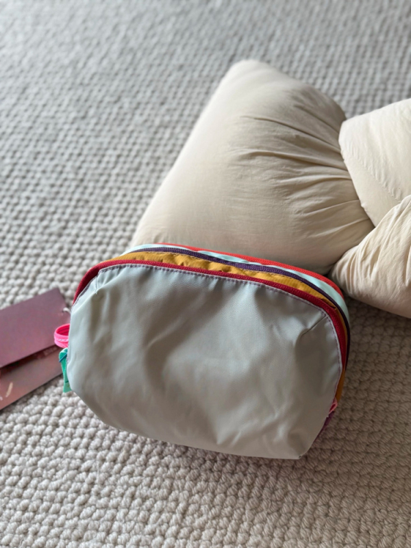 Nylon utazótáska válltáskaként és kozmetikai neszesszer, vízálló, laza utazási stílus, poliészter bélés, uniszex