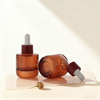 Μπουκάλι σταγονόμετρο από φυσητό γυαλί με κυλινδρικό επίπεδο ώμο για αιθέριο έλαιο; φινιρίσματα επιφάνειας: ψεκασμός επίστρωσης, θερμή σφράγιση, ηλεκτροπλατίωση; διαθέσιμες επιλογές προσαρμογής.