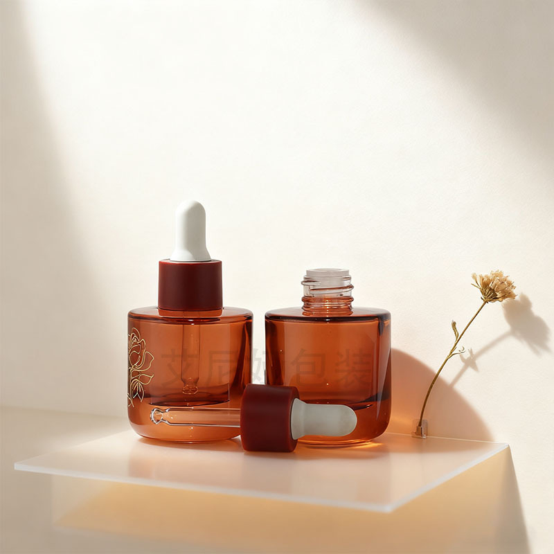 Μπουκάλι σταγονόμετρο από φυσητό γυαλί με κυλινδρικό επίπεδο ώμο για αιθέριο έλαιο; φινιρίσματα επιφάνειας: ψεκασμός επίστρωσης, θερμή σφράγιση, ηλεκτροπλατίωση; διαθέσιμες επιλογές προσαρμογής.