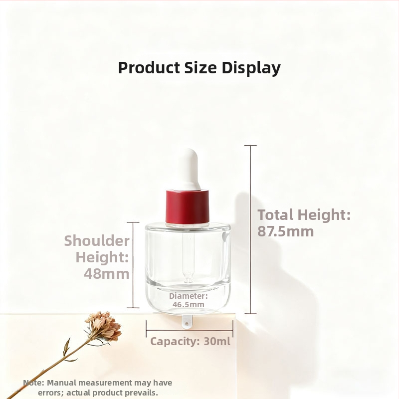 Rokas pūstā stikla pilienu pudele ar plakanu plecu, paredzēta ēteriskajai eļļai; virsmas apdare: izsmidzināšana pārklājums, karstais nospiedums, elektroplēšana; pielāgojama.