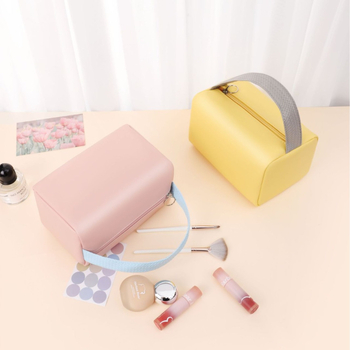 Τσάντα μακιγιάζ για γυναίκες - φορητή, ευρύχωρη, PU υλικό, επένδυση νάιλον, αδιάβροχη για ταξίδια