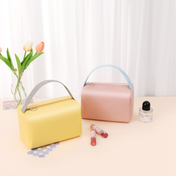 Τσάντα μακιγιάζ για γυναίκες - φορητή, ευρύχωρη, PU υλικό, επένδυση νάιλον, αδιάβροχη για ταξίδια