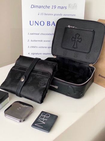 Τσαντάκι μακιγιάζ από γνήσιο δέρμα, με μεγάλο χώρο, φορητό, τετράγωνη θήκη αποθήκευσης κοσμημάτων και ρολογιών. Υλικό: γνήσιο δέρμα; Εσωτερικό: πολυεστέρας; Δέρμα δεύτερου στρώματος; Σχήμα: τετράγωνο.