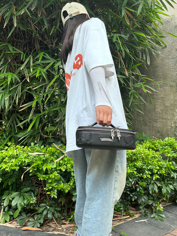 Τσαντάκι μακιγιάζ από γνήσιο δέρμα, με μεγάλο χώρο, φορητό, τετράγωνη θήκη αποθήκευσης κοσμημάτων και ρολογιών. Υλικό: γνήσιο δέρμα; Εσωτερικό: πολυεστέρας; Δέρμα δεύτερου στρώματος; Σχήμα: τετράγωνο.