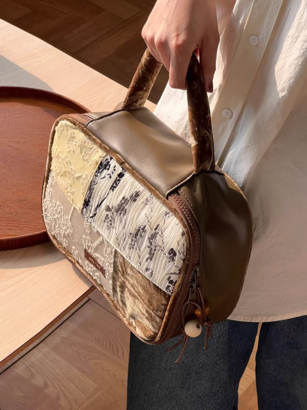 Τσαντάκι καλλυντικών ταξιδιού με χωριστά διαμερίσματα, βελούδινο υλικό, μοτίβο τοπίου, επένδυση πολυεστέρα, μάρκα Grimas, αστικός μινιμαλισμός