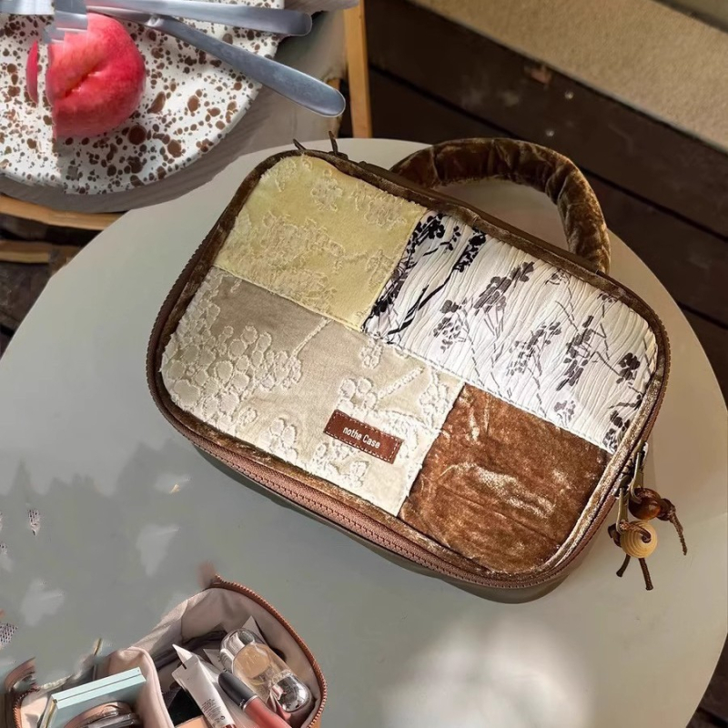 Τσαντάκι καλλυντικών ταξιδιού με χωριστά διαμερίσματα, βελούδινο υλικό, μοτίβο τοπίου, επένδυση πολυεστέρα, μάρκα Grimas, αστικός μινιμαλισμός