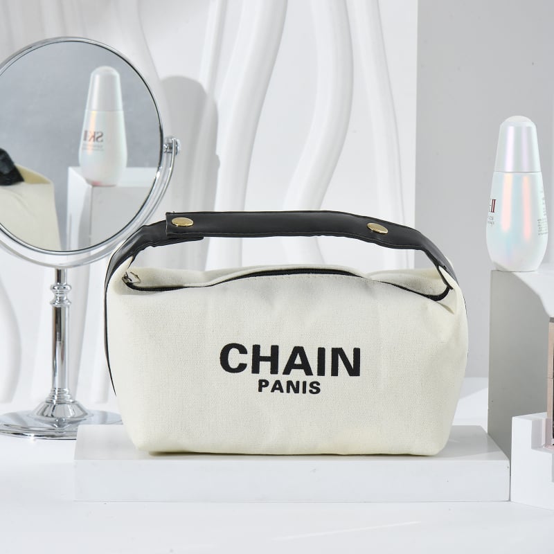 Kozmetička torbica s alfabetnim printom (materijal: platno; podstava: poliester; zatvarač: zip; karakteristike: prozračna, vodootporna, ultra lagana)