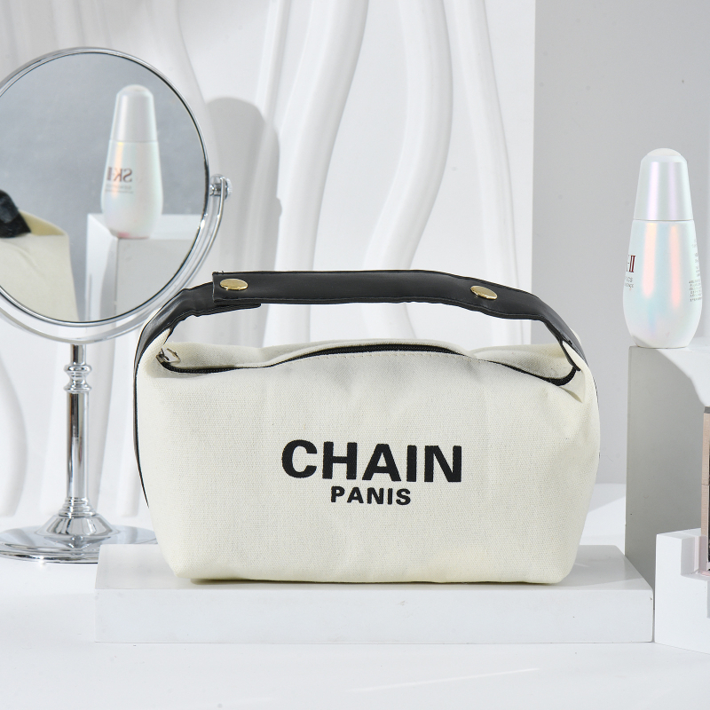 Kozmetička torbica s alfabetnim printom (materijal: platno; podstava: poliester; zatvarač: zip; karakteristike: prozračna, vodootporna, ultra lagana)