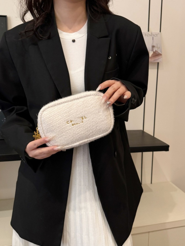 Козметична квадратна чантичка, плюшена материя, едноцветен дизайн, подплата от плюш, дишаща, за жени