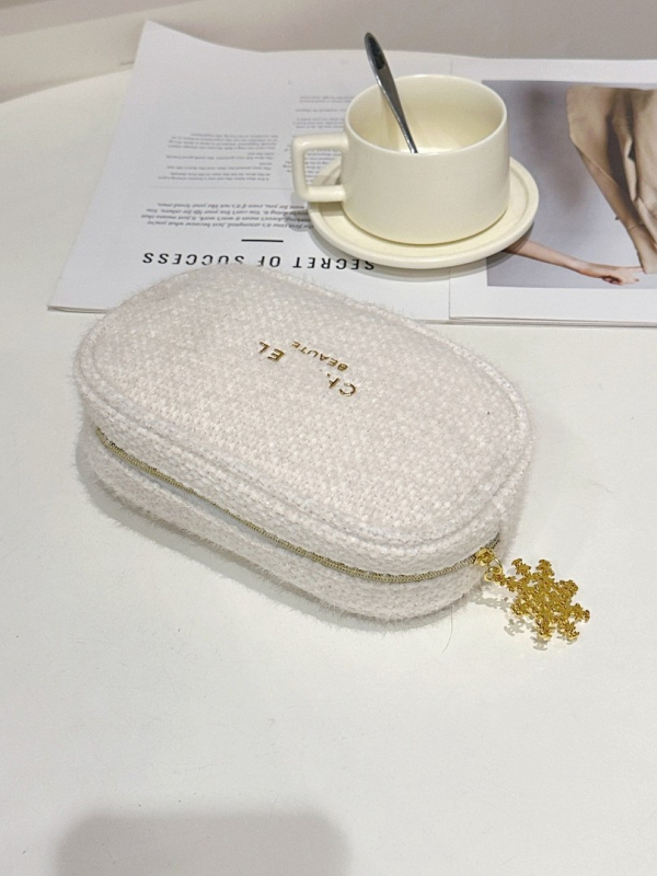 Козметична квадратна чантичка, плюшена материя, едноцветен дизайн, подплата от плюш, дишаща, за жени