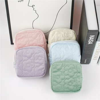 Τσαντάκι καλλυντικών και περιόδου με φλοράλ quilted corduroy σχεδίαση, φορητό και με μεγάλο χώρο για οικιακή αποθήκευση — Πολυεστέρας; Μοντέλο: Λουλούδια; Αντιβακτηριακή λειτουργία; Για γυναίκες.