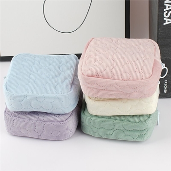 Τσαντάκι καλλυντικών και περιόδου με φλοράλ quilted corduroy σχεδίαση, φορητό και με μεγάλο χώρο για οικιακή αποθήκευση — Πολυεστέρας; Μοντέλο: Λουλούδια; Αντιβακτηριακή λειτουργία; Για γυναίκες.