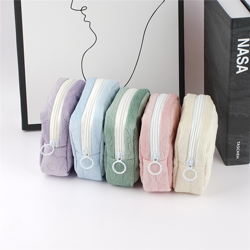 Τσαντάκι καλλυντικών και περιόδου με φλοράλ quilted corduroy σχεδίαση, φορητό και με μεγάλο χώρο για οικιακή αποθήκευση — Πολυεστέρας; Μοντέλο: Λουλούδια; Αντιβακτηριακή λειτουργία; Για γυναίκες.