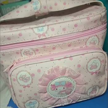 Τσαντάκι καλλυντικών για ταξίδι από δέρμα, με μοτίβο εκτύπωσης, επένδυση νάιλον, πολυλειτουργικό — Άνοιξη 2025.