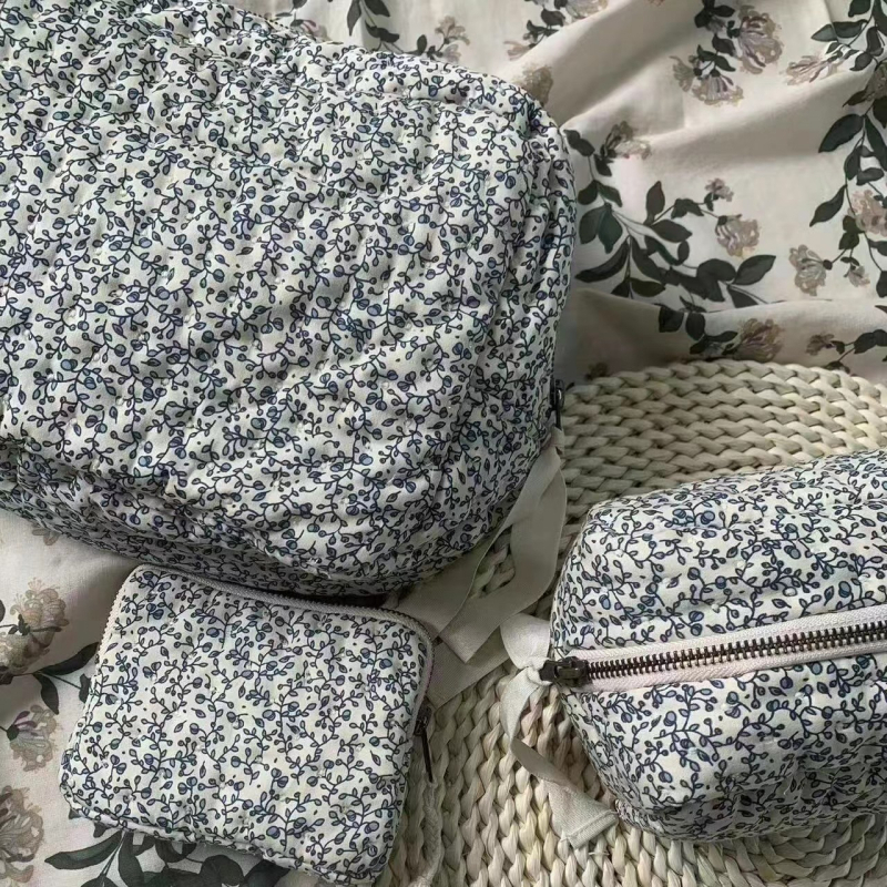 Baby Stormi našivena višenamjenska prijenosna torbica za šminku i higijenske potrepštine od pamuka sa zatvaračem – cvjetni uzorak s orhidejom i limunom