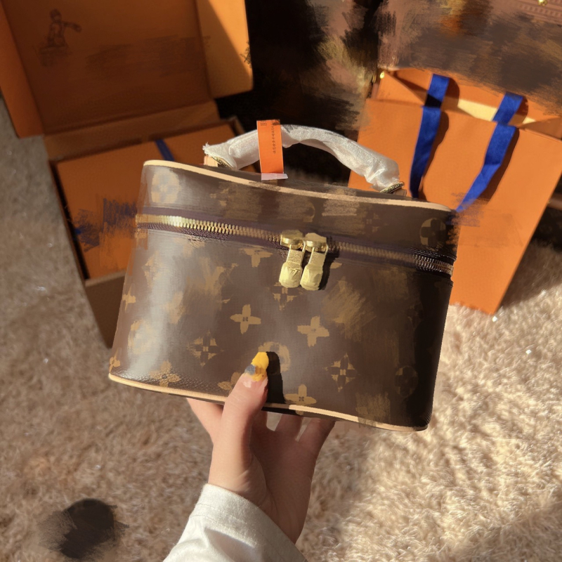 Női valódi bőr kozmetikai táska cipzárral, betű mintával, crossbody/válltáska, nagy kapacitás, 800 g