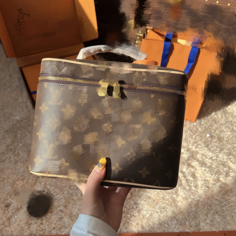 Női valódi bőr kozmetikai táska cipzárral, betű mintával, crossbody/válltáska, nagy kapacitás, 800 g