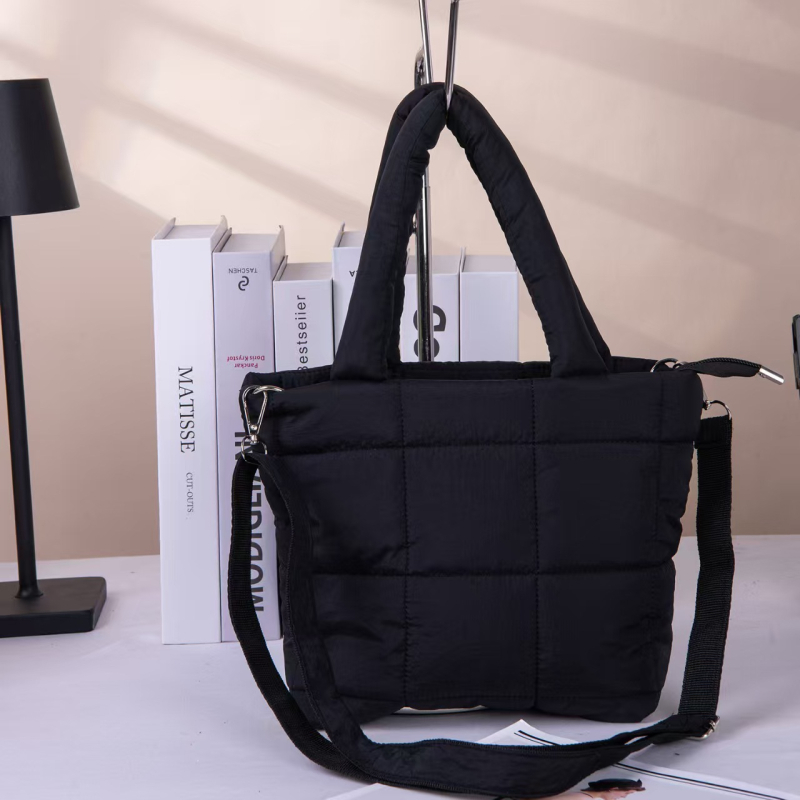 Válltáska quilted dizájnnal, nylon anyagból, cipzáras zárás, vízálló, könnyű, bővíthető kapacitással