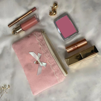 Taštička na kozmetiku s čipkovanou mašličkou, prenosná taštička na zips, látkové vonkajšie prevedenie a plátená podšívka, unisex.