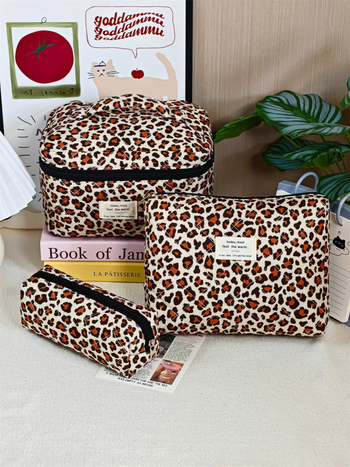 Taštička na kozmetiku, veľká kapacita, leopardí vzor, materiál polyester-bavlna, podšívka polyester, zapínanie s preklápacím vekom