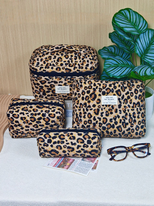 Taštička na kozmetiku, veľká kapacita, leopardí vzor, materiál polyester-bavlna, podšívka polyester, zapínanie s preklápacím vekom