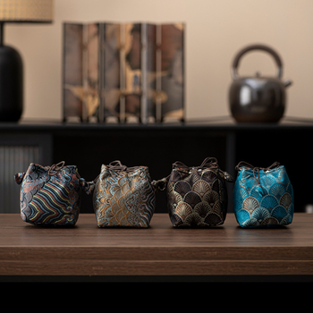 Geantă cilindrică din țesătură pentru depozitarea unei căni de ceai, cu șnur – accesoriu multifuncțional pentru ceremonia ceaiului, modelul 2024082902, stil național