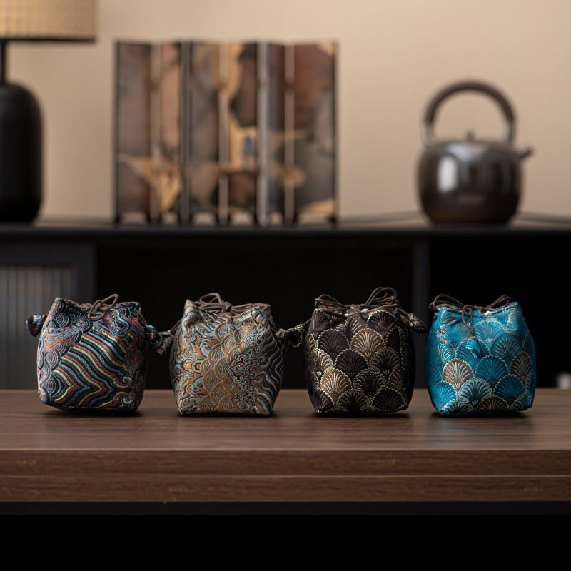 Geantă cilindrică din țesătură pentru depozitarea unei căni de ceai, cu șnur – accesoriu multifuncțional pentru ceremonia ceaiului, modelul 2024082902, stil național