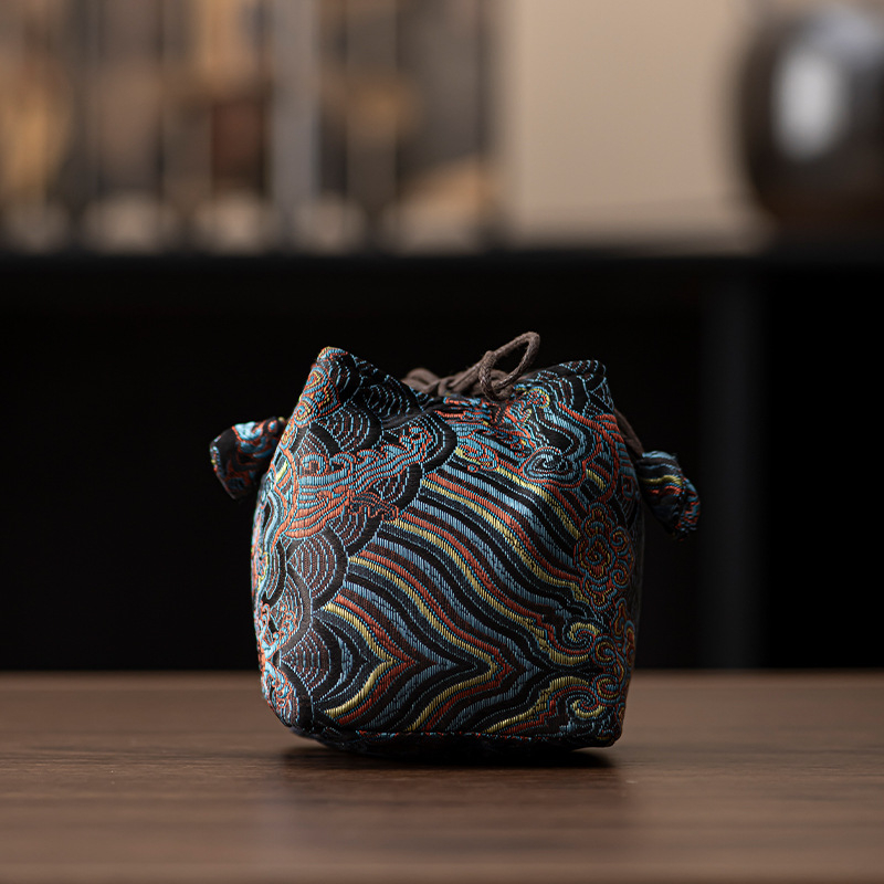 Geantă cilindrică din țesătură pentru depozitarea unei căni de ceai, cu șnur – accesoriu multifuncțional pentru ceremonia ceaiului, modelul 2024082902, stil național