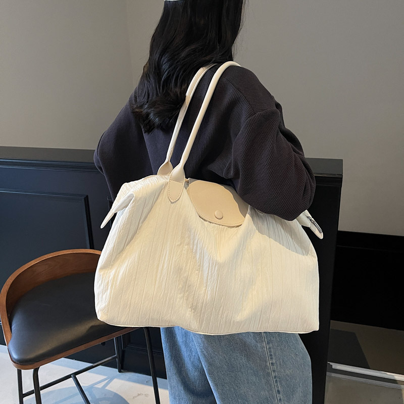 Ženska torba za jogu, lagana i minimalistična za putovanja, gradski stil; kapacitet 20–35 L, materijal: tkanina, podstava: poliester, uzorak: jednobojan