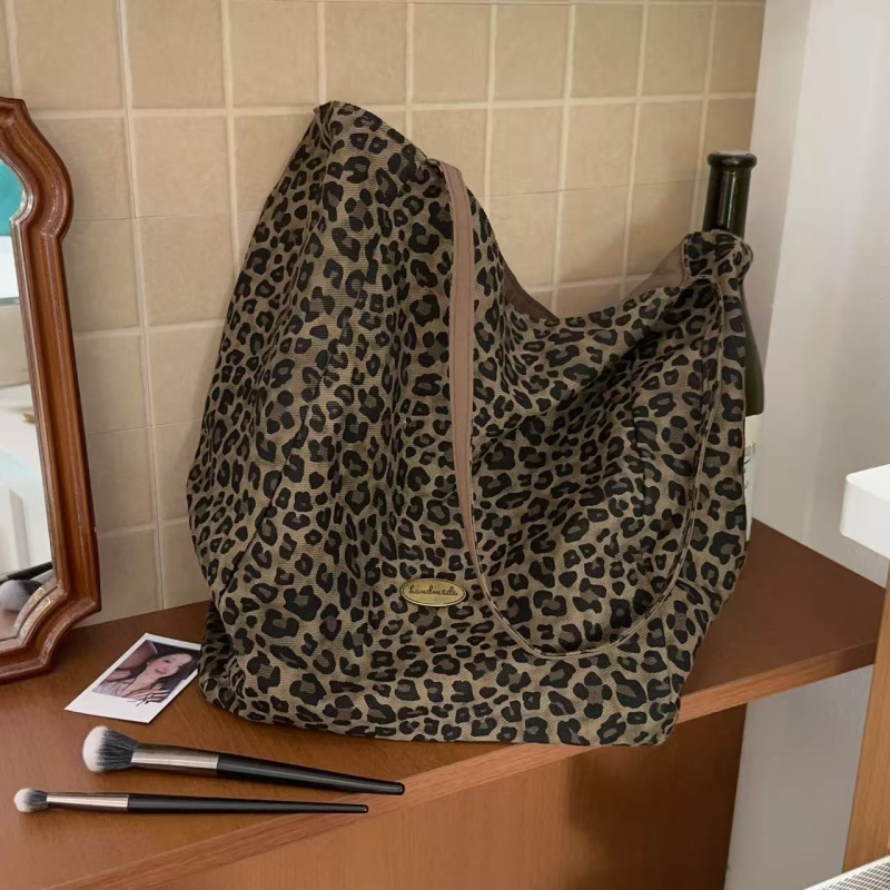 Leopard uzor dvostruka najlonska tote torba s unutrašnjim džepom na zatvarač, laminiranim unutarnjim dijelom i dvostrukim remenom