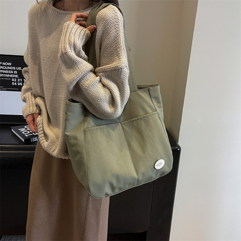 Ženska platnena Tote torba — ulični stil, materijal: platno, vertikalni kvadratni oblik, zatvarač, podstava od poliestera