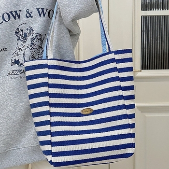 Krosbody torba od platna s prugama, velika kapaciteta, vertikalni kvadratni oblik, unutarnja patch džep