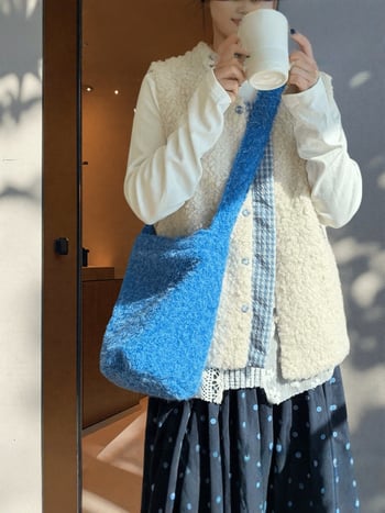 Vunena bucket torba, japansko-korejski stil, magnetska kopča, platnena podstava, pretinac za mobitel