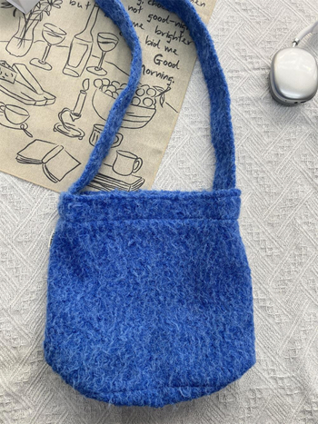 Vunena bucket torba, japansko-korejski stil, magnetska kopča, platnena podstava, pretinac za mobitel